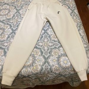 Alphalete ELMTS Cuffed Jogger
Size Small
I washed it but never worn